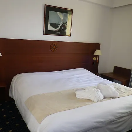 勒亚彻特曼酒店 4* 拉罗歇尔